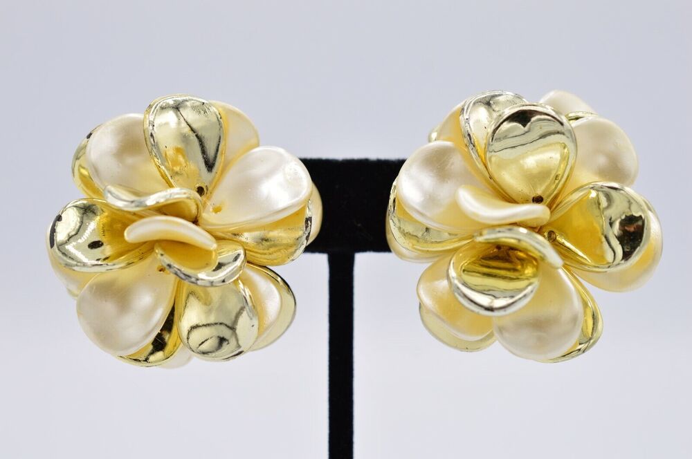 Vintage Clip Earrings Gold Chunky Gold Metal Flower White Lucite1980s BinAF